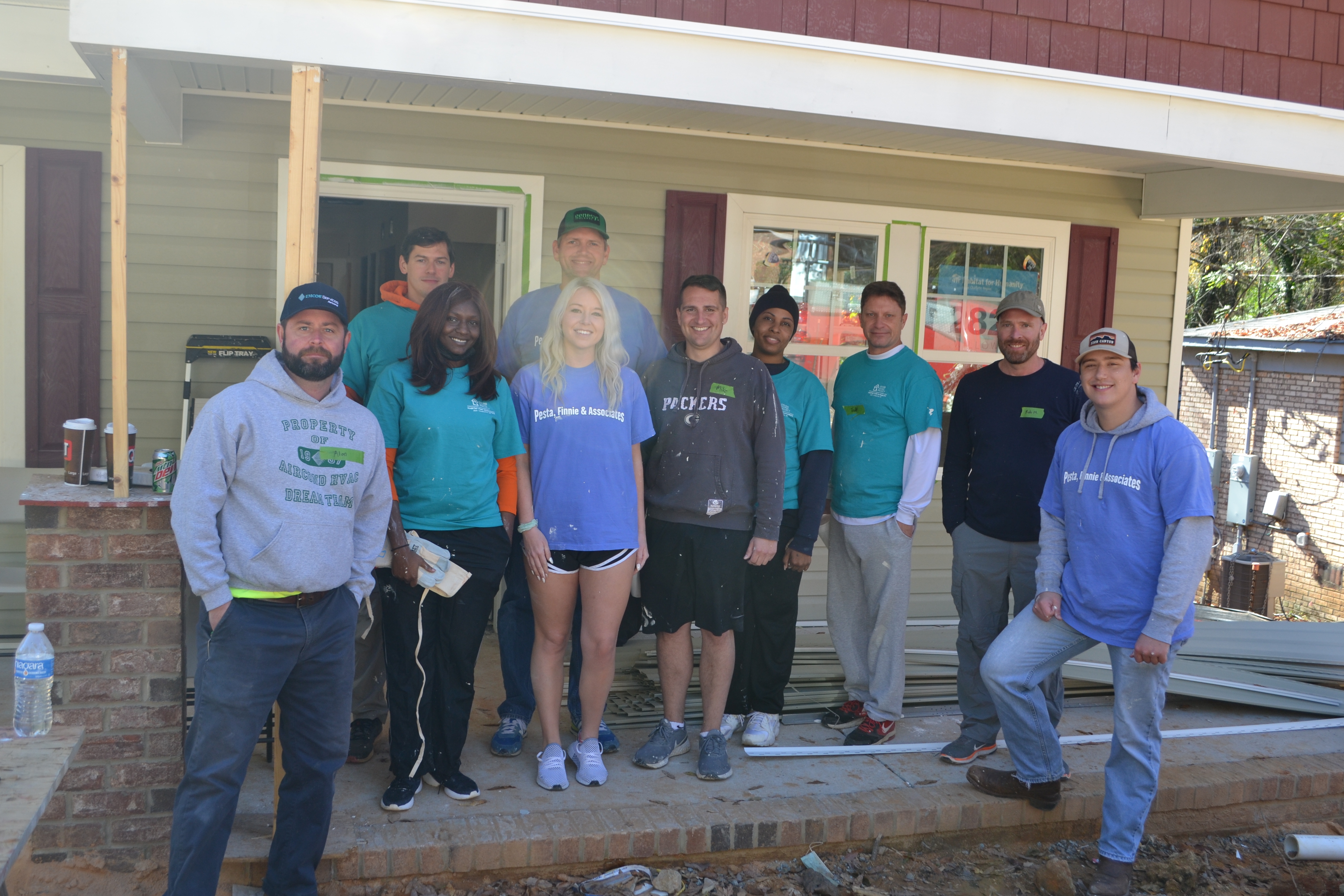 group photo exterior of habitat house